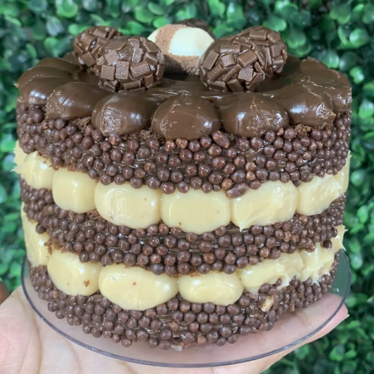 Naked Cake com Chocoball